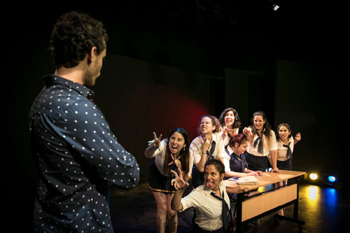 Un cuaderno azul (al que le faltan algunas hojas)